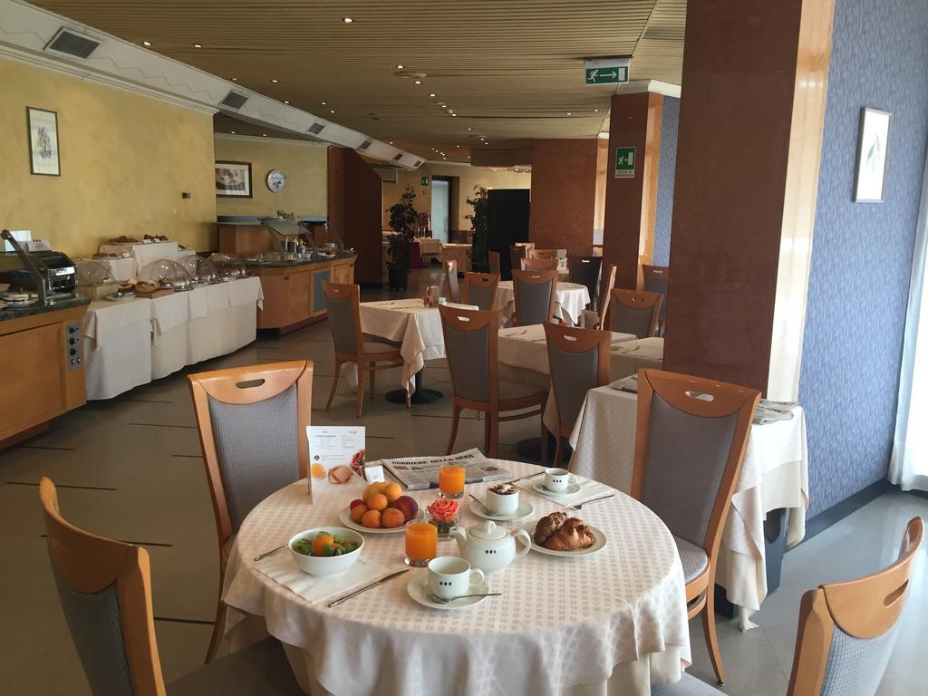 Una Hotel Lodi Extérieur photo