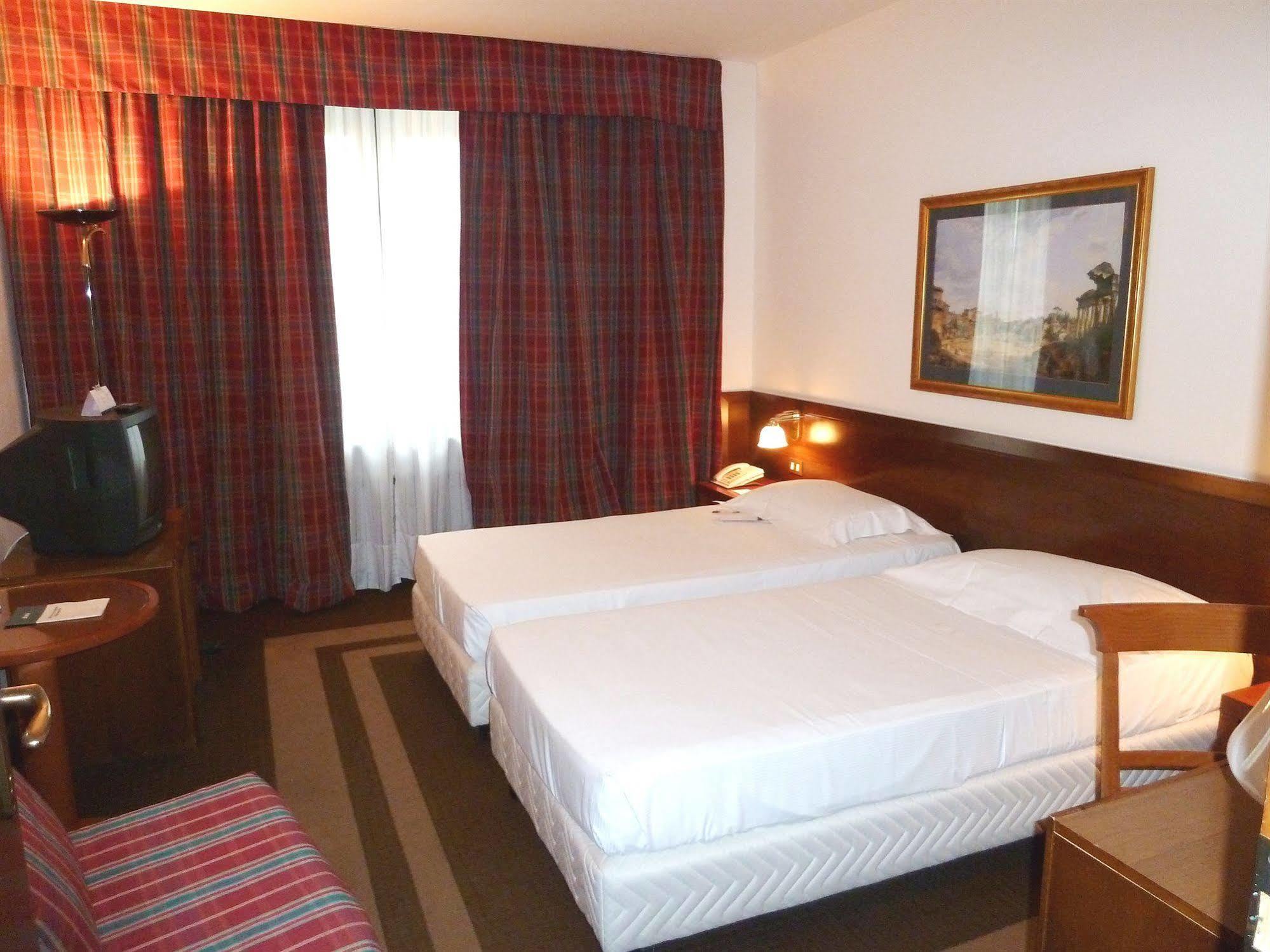 Una Hotel Lodi Extérieur photo