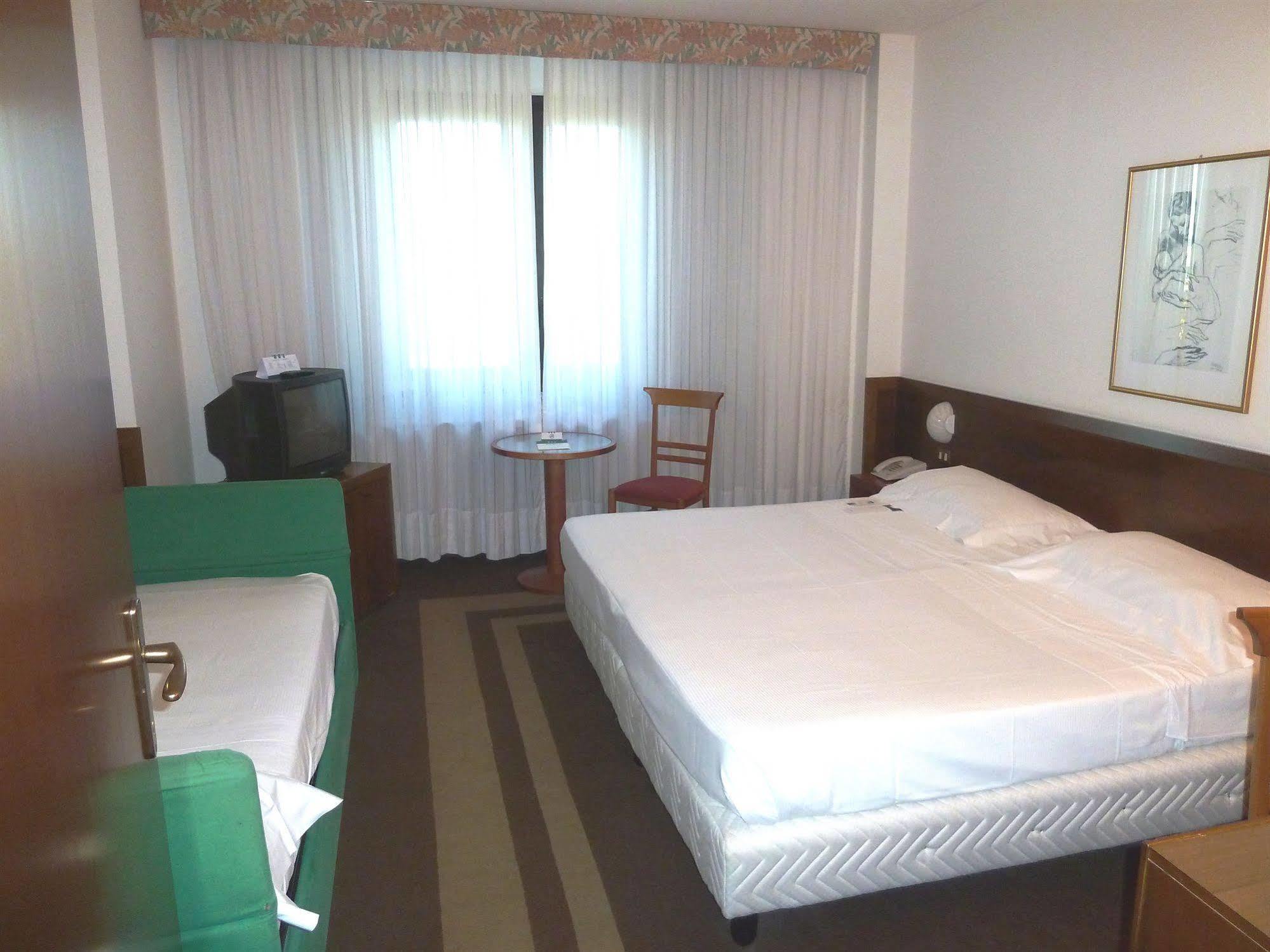 Una Hotel Lodi Extérieur photo
